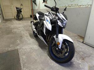 ② SUZUKI GSX-S 750