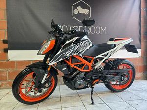 ② KTM DUKE 390