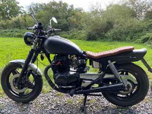 HONDA CM 400 T - SELTENES CUSTOM-BIKE MIT KICKSTARTER