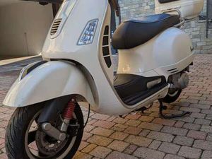 VESPA GTS 300 BIANCO