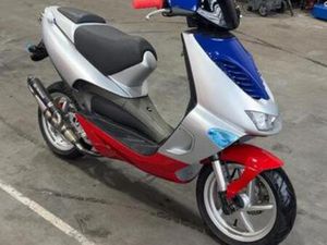 APRILIA SR 50 LC VALEROSSI — SCOOTERS | APRILIA — MARKTPLAATS