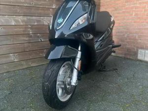 TE KOOP PIAGGIO NEW FLY BOUWJAAR 2017 — SCOOTERS | PIAGGIO — MARKTPLAATS