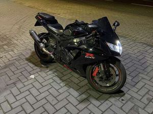 MOTOR VERKEERT IN GOEDE STAAT EN RIJDT PERFECT.