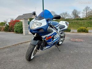 SUZUKI GSXR 750