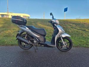 SUZUKI SIXTEEN 150CC FIJNE MOTORSCOOTER! — MOTOREN | SUZUKI — MARKTPLAATS