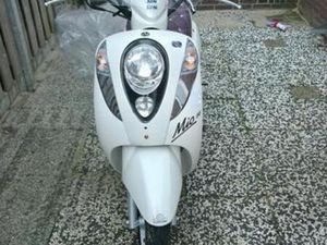 SYM MIO SCOOTER 25KM CUSTOM — SCOOTERS | SYM — MARKTPLAATS