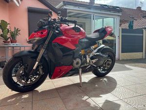DUCATI STREETFIGHTER V2