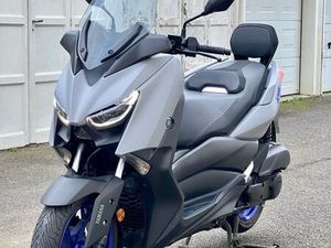 YAMAHA X-MAX 125
