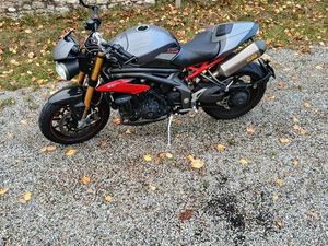 TRIUMPH SPEED TRIPLE R