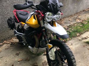 V85 TT 850 PREMIUM GRAPHICS ABS