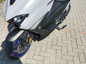 YAMAHA TMAX 560 ARGENTO