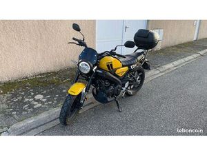 YAMAHA XSR125