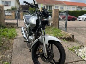 YBR 125 YAMAHA À VENDRE OU ÉCHANGE CONTRE SCOOTER 125