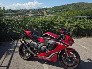 HONDA CBR 1000 RR 1000 CM3, 2017 GOD.