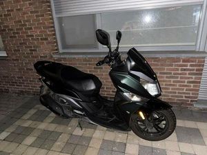 ② SCOOTER SYM MET GEBRUIK SPOREN NOG 3 JAAR ONDER GANRTIE