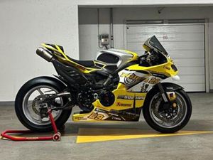 DUCATI PANIGALE V4 RACEBIKE WIT OEM PARTS
