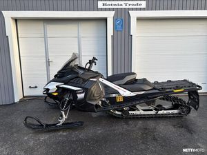 CORE 600 EFI-85HP 154 3900 38MM ES 4,5 DIGITAL DISPLAY