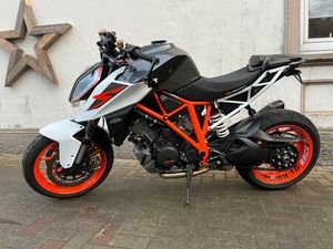 KTM 1290 SUPER DUKE R AKRAPOVIC