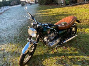 KAWASAKI W650 MIT EINIGEN MODIFIZIERUNGEN