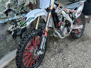 ПРОДАВАМ KAWASAKI KX250F 2014 ГР. ЛОМ