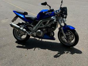 SUZUKI SV 1000 - NAKED BIKE IN BLAU