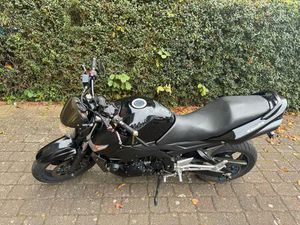 SUZUKI GSR600 NAKED BIKE SCHWARZ (MIT ABS)