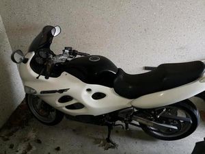 SUZUKI GSX 600 F