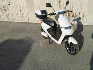 TOP E-TÖFFLI/ELEKTRO-ROLLER, WENIG BENUTZT,TOP ZUSTAND