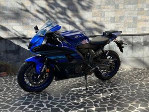 YAMAHA YZF-R7