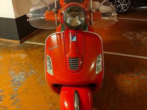 VESPA GTS 300 CANTON TESSIN -
