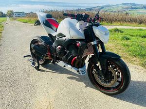 YAMAHA FZ1 - NA -- 1000 CCM -- KOMPLETTUMBAU CANTON FRIBOURG -