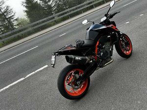 KTM DUKE 890R 2022 3000KM CANTON TESSIN -