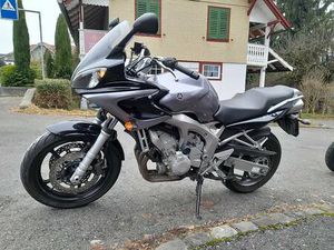 YAMAHA FAZER FZ6-2, GRAU DUNKEL METALLISIERT CANTON OBWALD -