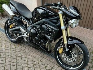 TRIUMPH STREET TRIPLE