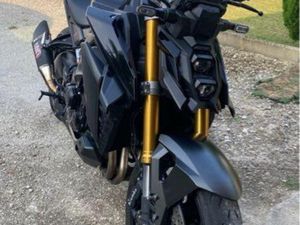 SUZUKI 1000 GSXS