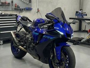 YAMAHA R1 2024