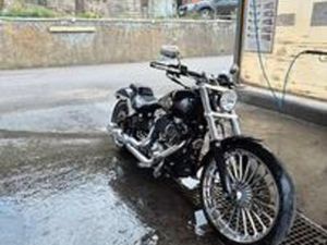 HARLEY-DAVIDSON SOFTAIL BREAKOUT - 2015