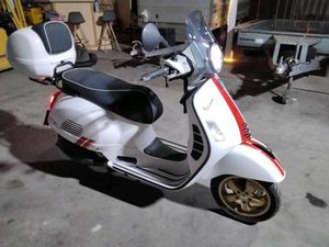 VESPA GTS 300 RACING SIXTY