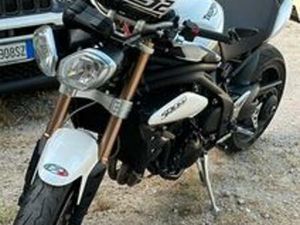 TRIUMPH SPEED TRIPLE 1050