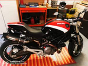 DUCATI MONSTER 696 TRICOLORE