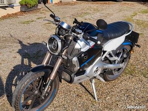 MOTO ÉLECTRIQUE ÉQUIVALENT 125 CM3 TCMAX SUPER SOCO 2019
