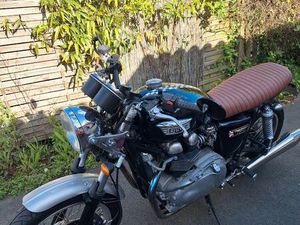 TRIUMPH THRUXTON 900 CC