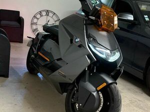 CE04 FULL OPTION SOUS GARANTIE