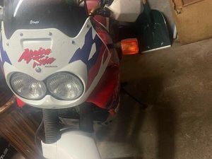 AFRICA TWIN RD07A ÉCHANGE CONTRE TRIAL ANCIENNE