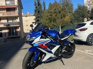 SUZUKI GSXR 750 K9