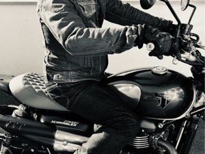 SCRAMBLER STREET 900 TRIUMPH MODÈLE UNIQUE