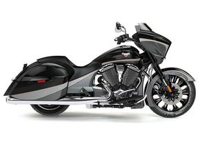 2016 VICTORY MOTORCYCLES® MAGNUM® BLACK CRYSTAL OVER SUPER STEEL GRAY