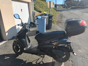 VENDS SCOOTER KYMCO AGILITY NACKED RENOUVO