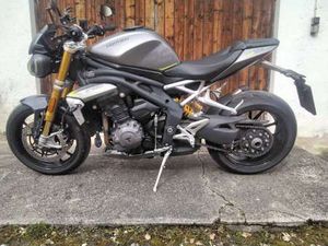 TRIUMPH SPEED TRIPLE 1200 RS
