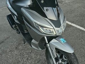 APRILIA SXR 50 – 2023 – 11 600 KM – TRÈS BON ÉTAT